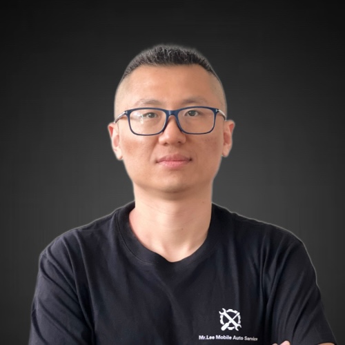Mr. Lee Mobile Auto Service team member